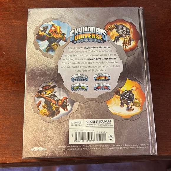 Skylanders Universe The complete Collection book - Picture 2 of 2